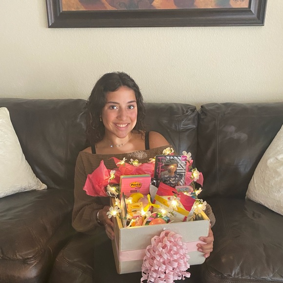 Meet your Posher, Kaylee - Picture 1 of 1